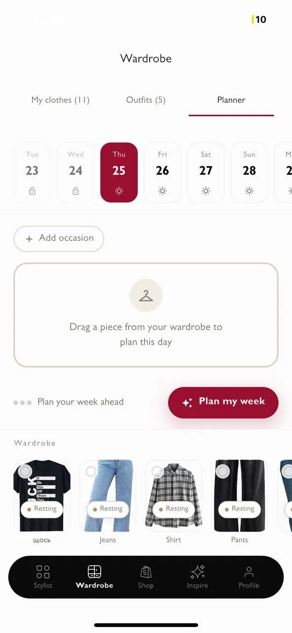 Weekly outfit plan in iLea with weather-aware suggestions